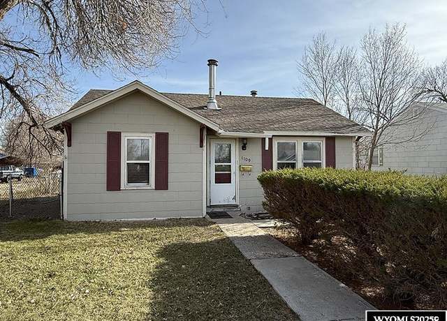 Property at 1109 E Main St, Riverton, WY 82501, 2 beds, 1 bath