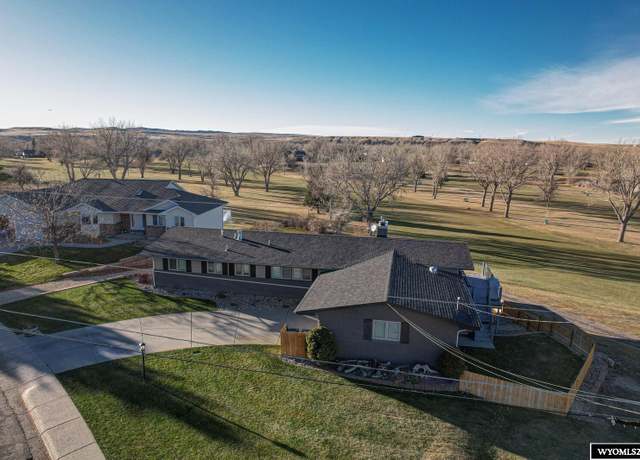 Property at 72 Magnolia St, Casper, WY 82604, 5 beds, 3 baths