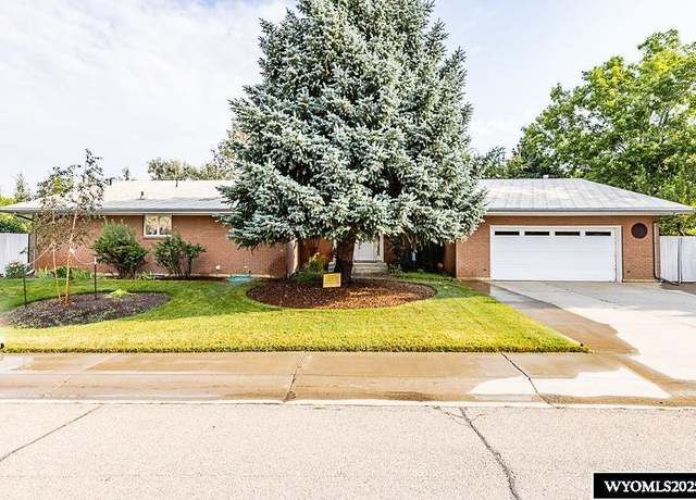 Property at 1823 Walnut St. St, Rock Springs, WY 82901, 4 beds, 3 baths