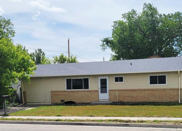 Property at 2410 Paradise Dr, Casper, WY 82604, 3 beds, 1 bath