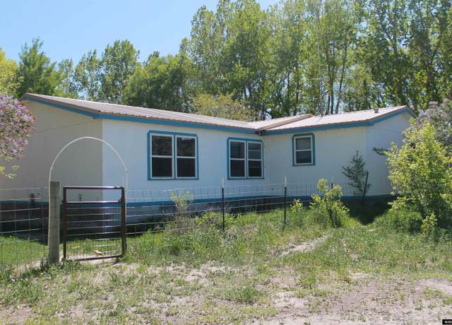 Property at 387 S Missouri Rd, Shoshoni, WY 82649, 3 beds, 2.5 baths