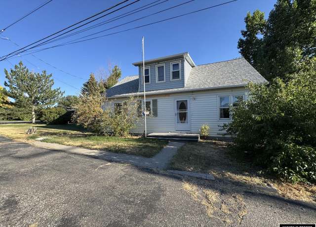 Property at 1221 Fairview Dr, Riverton, WY 82501, 4 beds, 2 baths