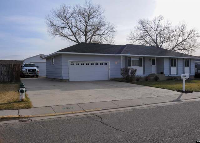 Property at 1725 Massachusetts Ct, Green River, WY 82935, 5 beds, 2 baths