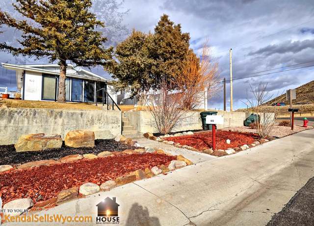 Property at 822 Cedar St, Douglas, WY 82633, 3 beds, 1 bath