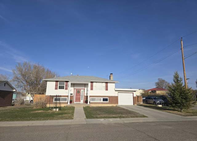 Property at 1429 Carbon St, Rock Springs, WY 82901, 4 beds, 2 baths