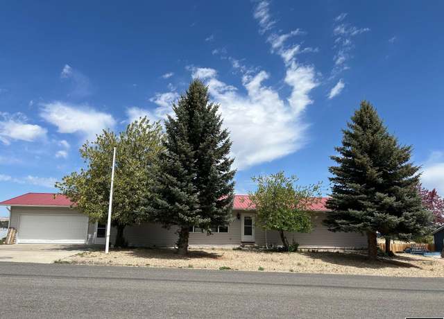 Property at 108 Airport Ave, Saratoga, WY 82331, 4 beds, 1.75 baths