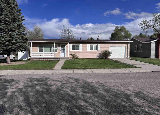 Property at 1001 Trigood Dr, Casper, WY 82609, 3 beds, 1.75 baths