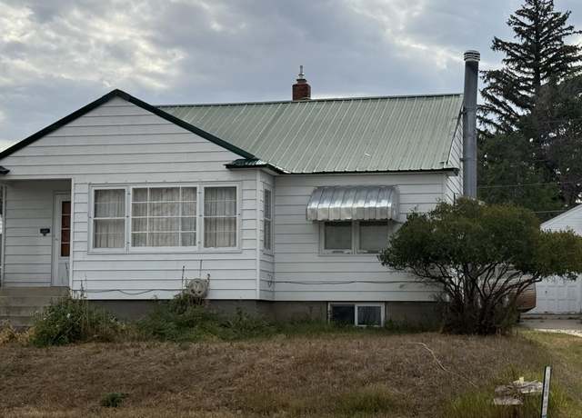 Property at 1012 7th St, Rawlins, WY 82301, 3 beds, 1.75 baths