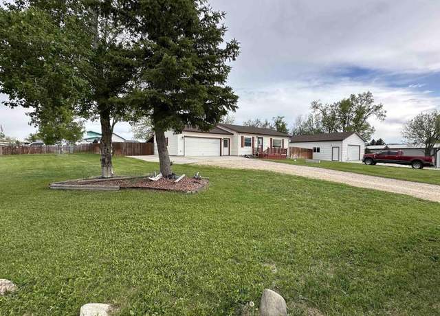 Property at 4 Meadowgreen Pl, Douglas, WY 82633, 3 beds, 2 baths