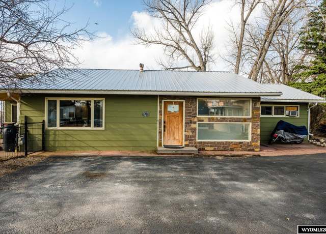 Property at 138 1/2 Bennett St, Buffalo, WY 82834, 4 beds, 3 baths