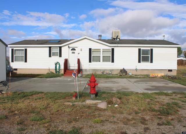 Property at 5 Schmid Dr, La Barge, WY 83123, 3 beds, 2.5 baths