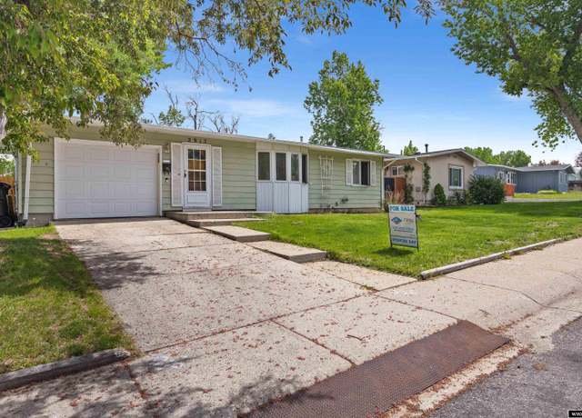 Property at 2917 Saratoga Rd, Casper, WY 82601, 3 beds, 1 bath