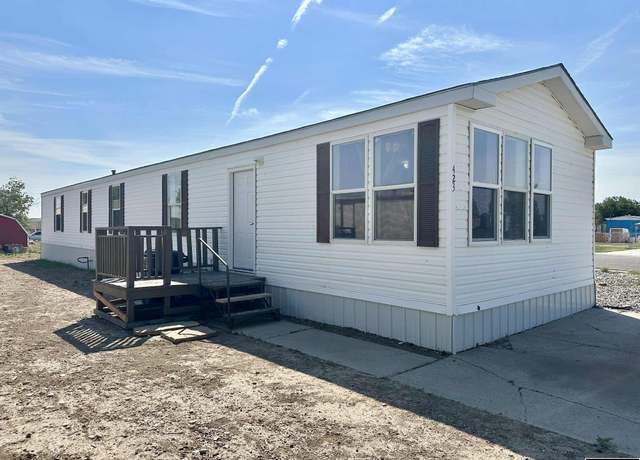 Property at 423 Oak Ln, Riverton, WY 82501, 3 beds, 2 baths