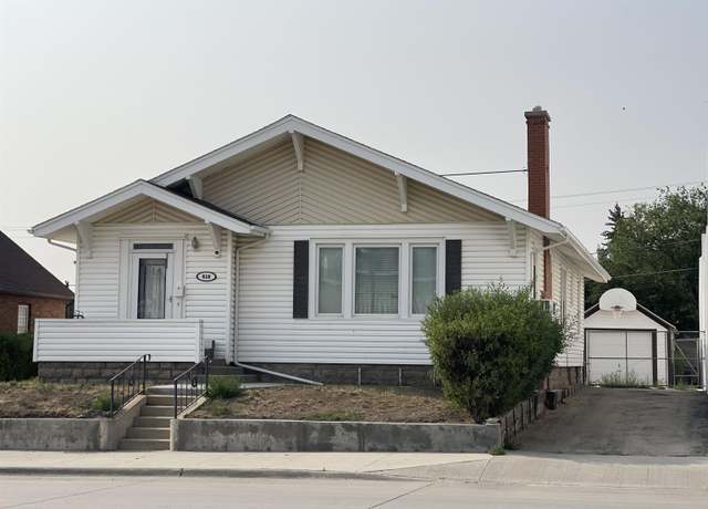 Property at 618 W Spruce St, Rawlins, WY 82301, 3 beds, 2 baths