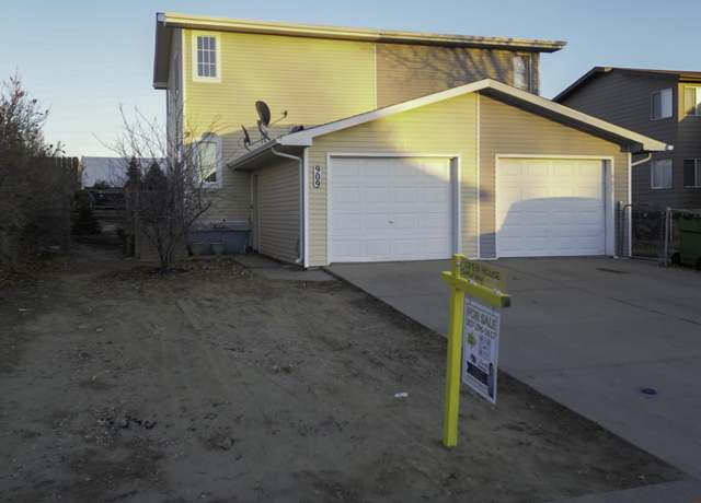 Property at 909 Skyline Dr, Douglas, WY 82633, 2 beds, 1.5 baths