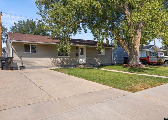 Property at 1426 Brigham Young Ave, Casper, WY 82604, 3 beds, 1 bath