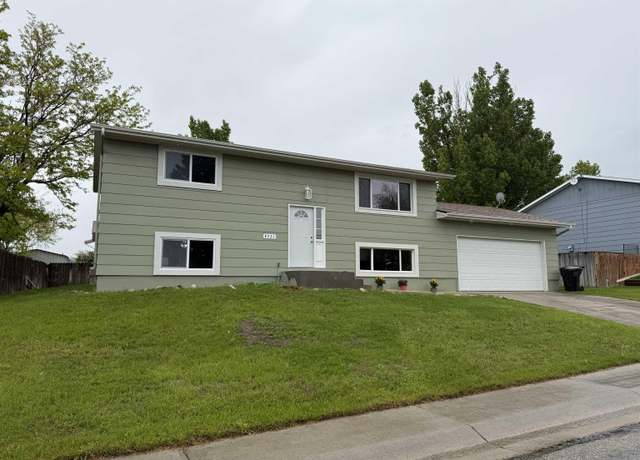 Property at 4721 S Oak St, Casper, WY 82601, 3 beds, 2.5 baths