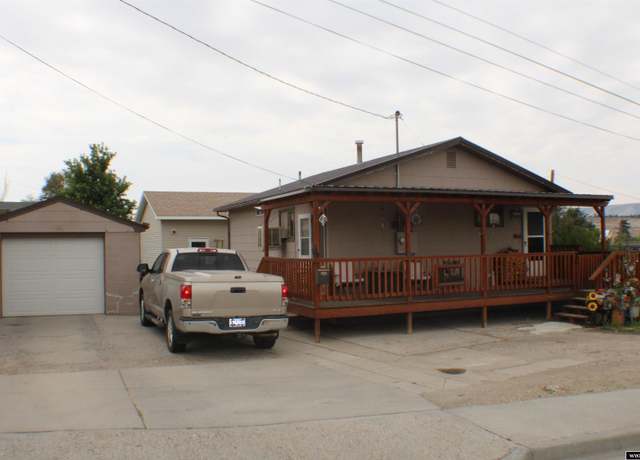 Property at 310 F St, Rock Springs, WY 82901, 3 beds, 1.75 baths