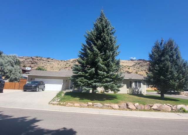 Property at 1303 Fawn Ct, Rawlins, WY 82301, 3 beds, 1.75 baths