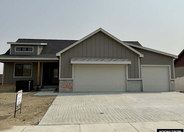 Property at 2565 Heathrow Ave, Casper, WY 82609, 3 beds, 2 baths