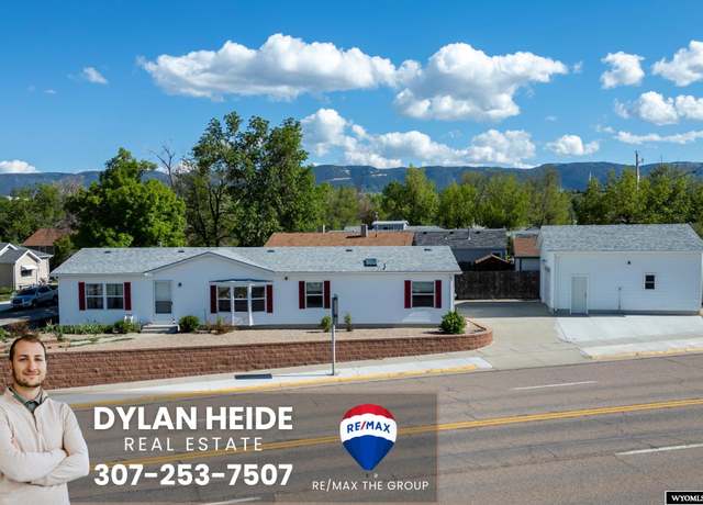 Property at 1114 S Cottonwood St, Casper, WY 82604, 3 beds, 2 baths
