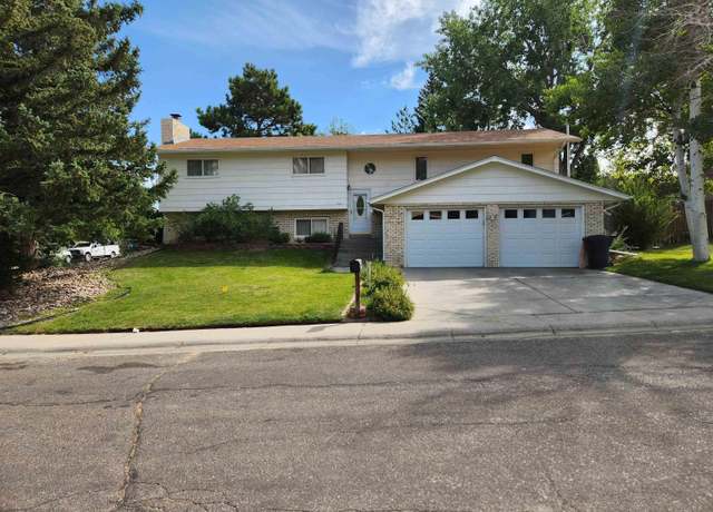 Property at 1901 Linda Vista Dr, Casper, WY 82609, 4 beds, 3 baths