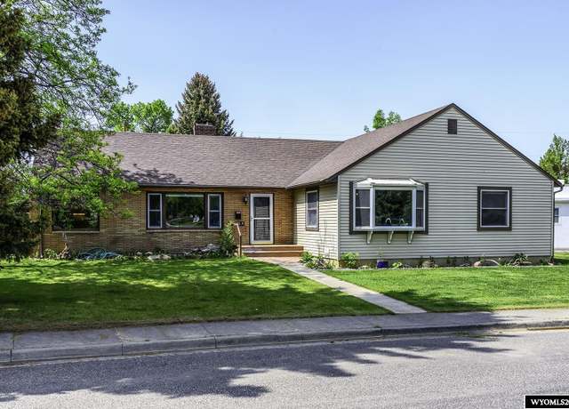 Property at 508 17th St, Cody, WY 82414, 6 beds, 3 baths