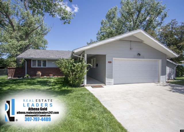 Property at 111 Valley Dr, Casper, WY 82604, 3 beds, 2 baths