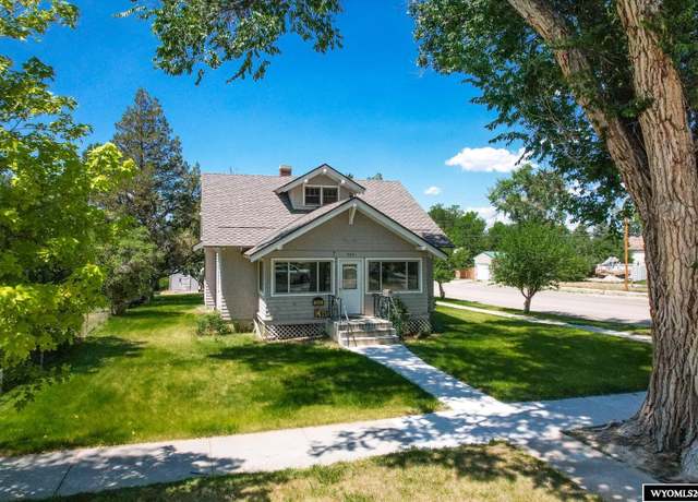 Property at 334 N 3rd St, Douglas, WY 82633, 4 beds, 1.75 baths
