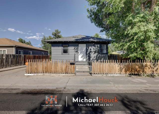 Property at 933 N Lincoln St, Casper, WY 82601, 3 beds, 2 baths