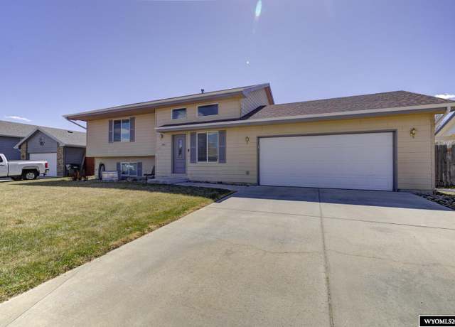 Property at 1811 Mandan Trl, Bar Nunn, WY 82601, 4 beds, 1.5 baths