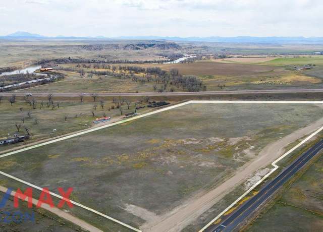 Property at 1304 Irvine Rd, Douglas, WY 82633