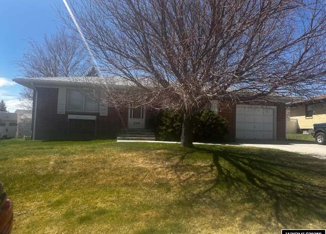 Property at 254 La Paloma Dr, Rawlins, WY 82301, 3 beds, 1.75 baths