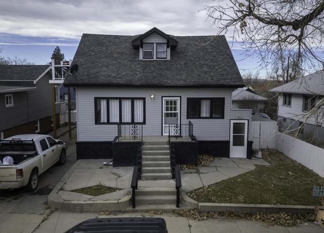 Property at 1236 S Chestnut St, Casper, WY 82601, 7 beds, 3 baths