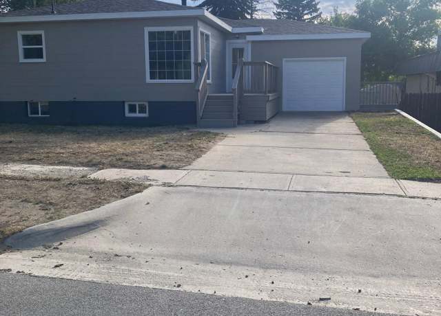 Property at 807 11th St, Rawlins, WY 82301, 3 beds, 2 baths