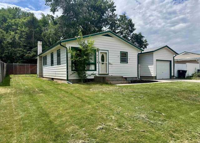 Property at 922 Sierra Dr, Riverton, WY 82501, 5 beds, 2 baths