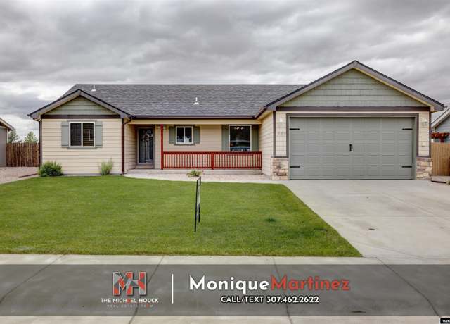 Property at 787 Reshaw Cir, Evansville, WY 82636, 3 beds, 2 baths
