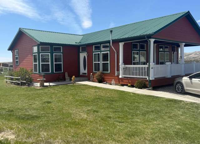 Property at 229 Sage Creek Rd, Rawlins, WY 82301, 5 beds, 3 baths