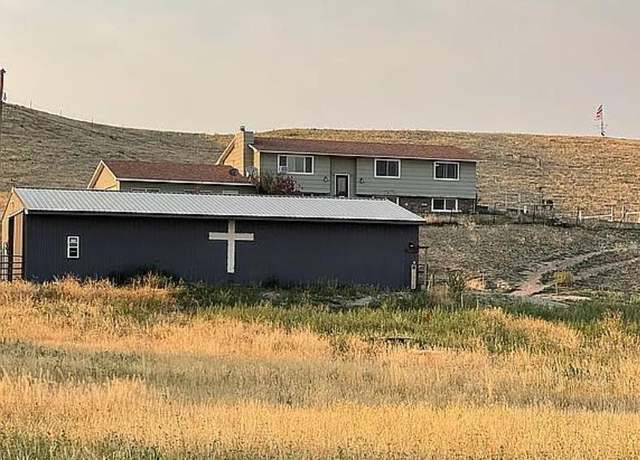 Property at 21 Ridge Dr, Douglas, WY 82633, 5 beds, 3 baths
