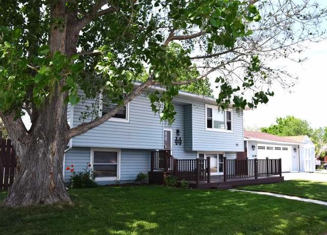 Property at 625 N 8th St, Lander, WY 82520, 4 beds, 2 baths