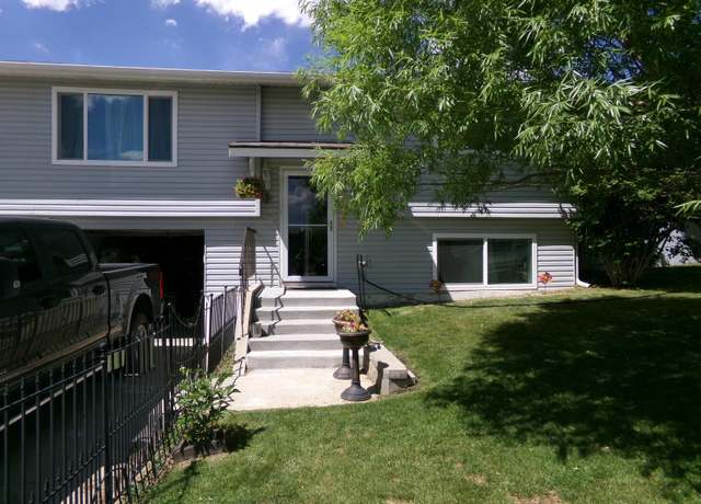 Property at 1075 B Jackson St, Rock Springs, WY 82901, 3 beds, 2 baths