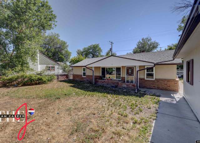 Property at 1027 N Washington St, Casper, WY 82601, 3 beds, 2 baths