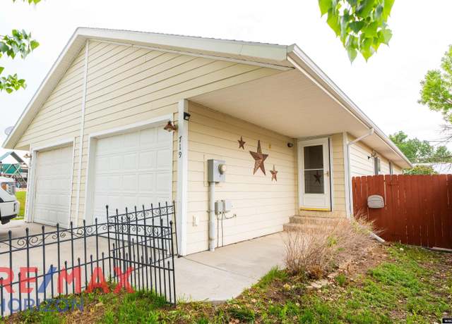 Property at 719 N 5th St, Douglas, WY 82633, 3 beds, 2 baths