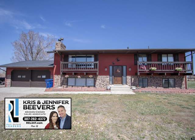Property at 1664 Willow Creek Rd, Casper, WY 82604, 5 beds, 2 baths