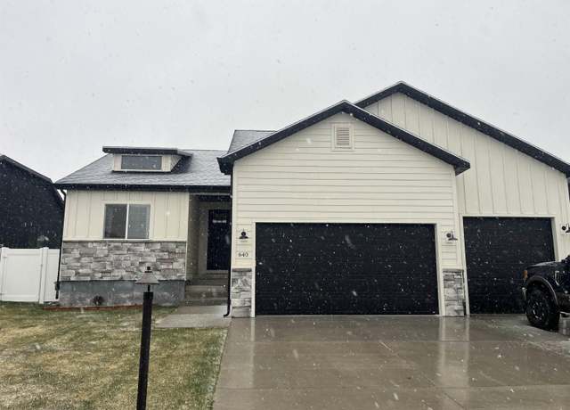 Property at 640 Lynn Ct, Green River, WY 82935, 6 beds, 3 baths
