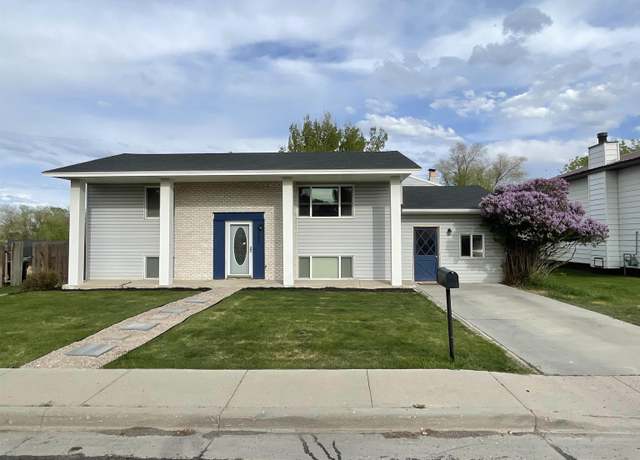 Property at 300 Cedar St, Green River, WY 82935, 4 beds, 3 baths