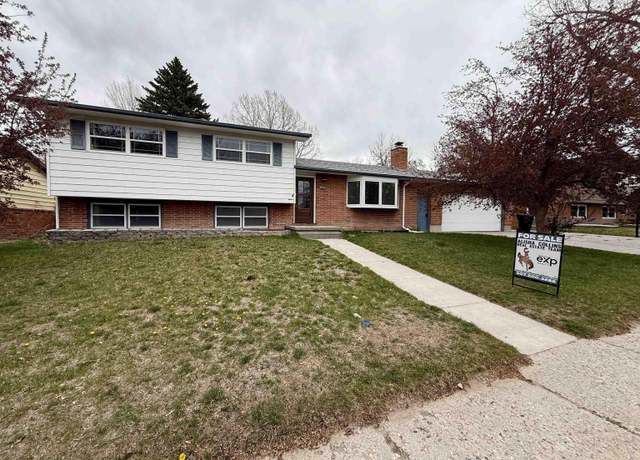 Property at 1241 Manor Dr, Casper, WY 82609, 5 beds, 3 baths