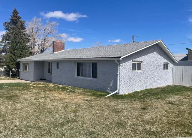Property at 405 Harshman St, Rawlins, WY 82301, 4 beds, 1.75 baths