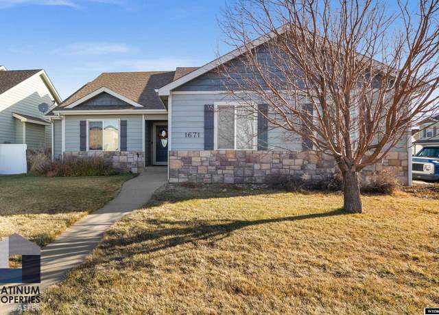 Property at 1671 Heathrow Ave, Casper, WY 82609, 3 beds, 2 baths