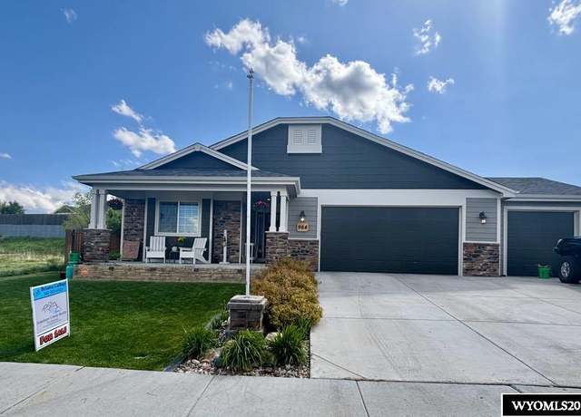 Property at 964 Eagle Dr, Douglas, WY 82633, 5 beds, 3 baths